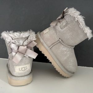 Toddler 6 UGG® Girls' Mini Bailey Bow II Shimmer Boots (Infant)